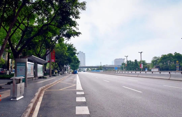 瀘州市主城區(qū)新改造26座港灣式公交車站(圖1)