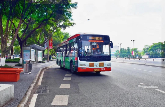 瀘州市主城區(qū)新改造26座港灣式公交車站(圖2)