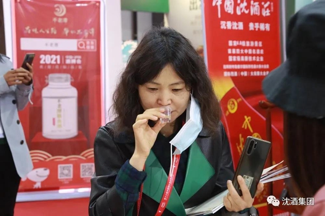 酒博會持續(xù)上演“沈酒熱”，中國沈酒展廳賓客盈門成為全場焦點！(圖14)