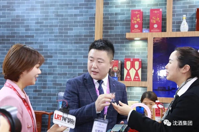 酒博會持續(xù)上演“沈酒熱”，中國沈酒展廳賓客盈門成為全場焦點！(圖28)