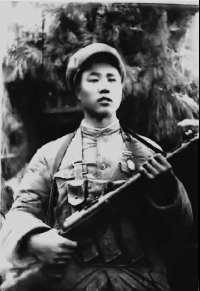 邱少云：參加內(nèi)江剿匪戰(zhàn)斗 生擒匪首劉海東