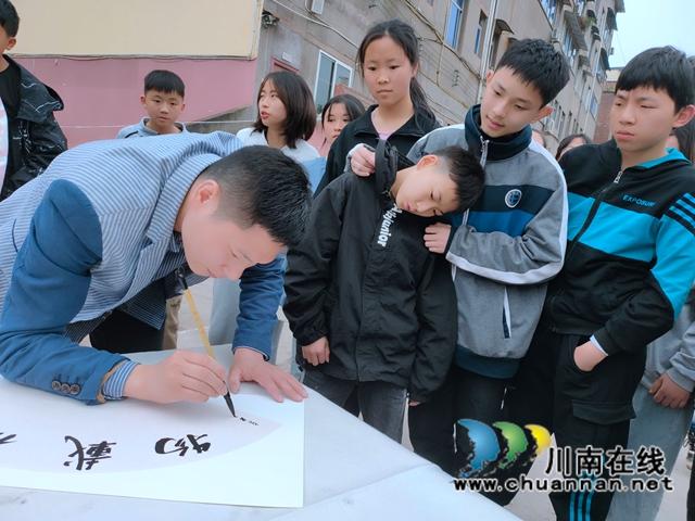 合江縣政協(xié)美術(shù)家協(xié)會(huì)送藝術(shù)下鄉(xiāng)到九支中學(xué)(圖1)