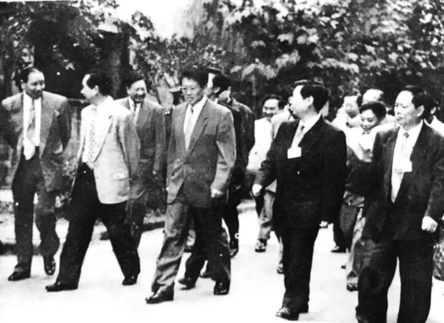 1997年，李鐵映到內(nèi)江調(diào)研
