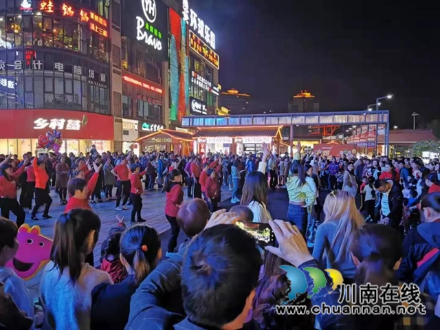 5噸小龍蝦免費(fèi)吃！天遠(yuǎn)時(shí)代天街第二屆小龍蝦文化節(jié)提前約上！(圖7)