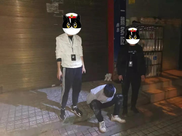 太牛了！宜賓民警一路狂追盜賊！小偷都跑吐了(圖1)