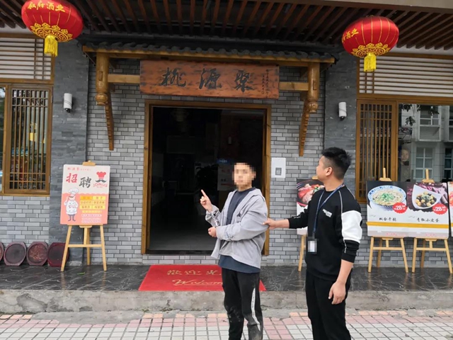 太牛了！宜賓民警一路狂追盜賊！小偷都跑吐了(圖5)