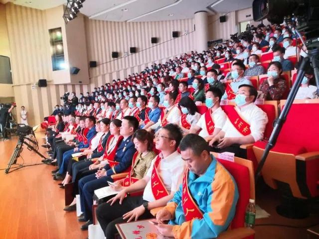 致敬勞動者！瀘州這些個人、集體獲表揚(yáng)(圖1)