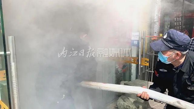 煉油“開(kāi)小差”釀禍！內(nèi)江東興城區(qū)一餐館廚房失火