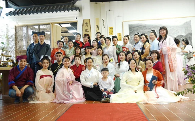 酒城女創(chuàng)聯(lián)盟攜手青年畫社：傳承傳統(tǒng)文化，展示古韻空間(圖2)