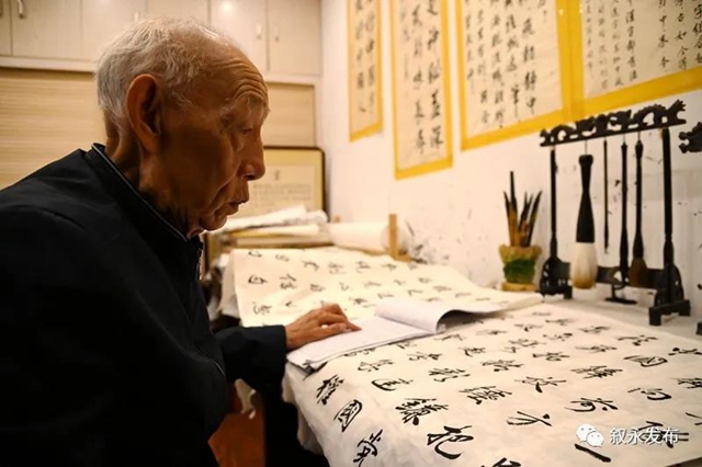 敘永88歲老黨員創(chuàng)作百米書法長(zhǎng)卷向黨獻(xiàn)禮(圖6)