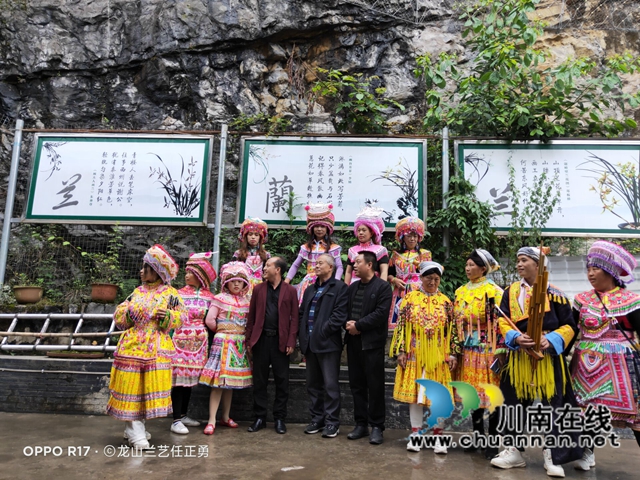 民族盛裝大聚會(huì)！苗族同胞“打卡”古藺龍山(圖2)
