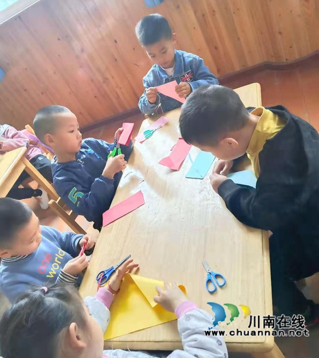 “媽媽?zhuān)覑?ài)你！”納溪區(qū)天仙鎮(zhèn)中心幼兒園開(kāi)展慶祝母親節(jié)活動(dòng)(圖2)
