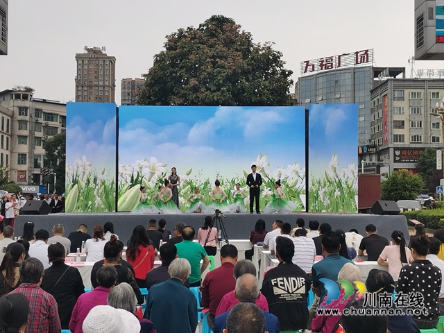 瀘縣百團演藝啟動“永遠跟黨走”頌黨恩文藝演出活動(圖3)
