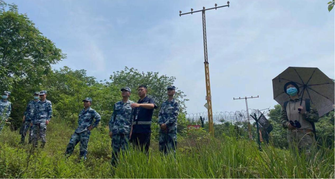 瀘州機(jī)場軍民航聯(lián)合開展鳥害防治與生態(tài)環(huán)境調(diào)研(圖1)