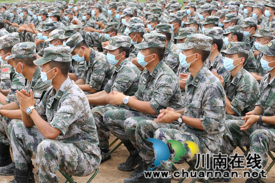 瀘縣文藝輕騎兵走進(jìn)31678部隊(duì)演兵場(chǎng)(圖5)