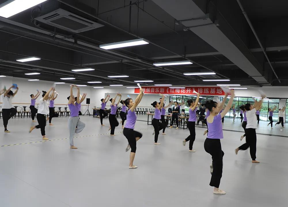 原創(chuàng)音樂(lè)劇《紅梅花開(kāi)》進(jìn)入緊張排練階段，計(jì)劃下月正式公演(圖2)