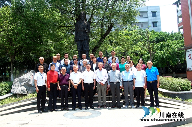 瀘縣老領(lǐng)導(dǎo)：希望瀘縣建校早日建成職業(yè)學(xué)院