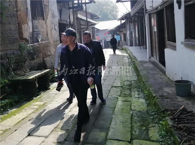 “金頂寨，銀頂寨，不如我家云頂寨”！內(nèi)江籍音樂人陳樹再創(chuàng)新歌(圖2)