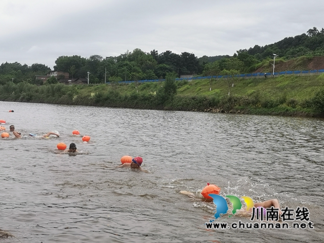 瀘縣、榮昌兩地舉行"踐行全民健身.喜迎建黨一百周年"游泳比賽(圖2)