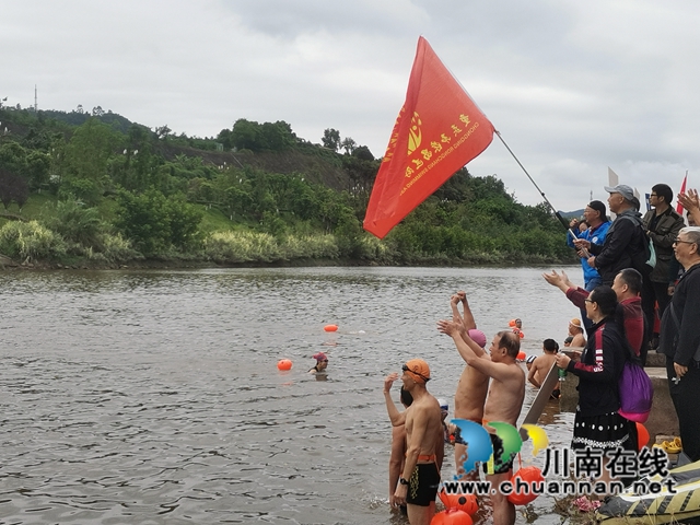 瀘縣、榮昌兩地舉行"踐行全民健身.喜迎建黨一百周年"游泳比賽(圖5)