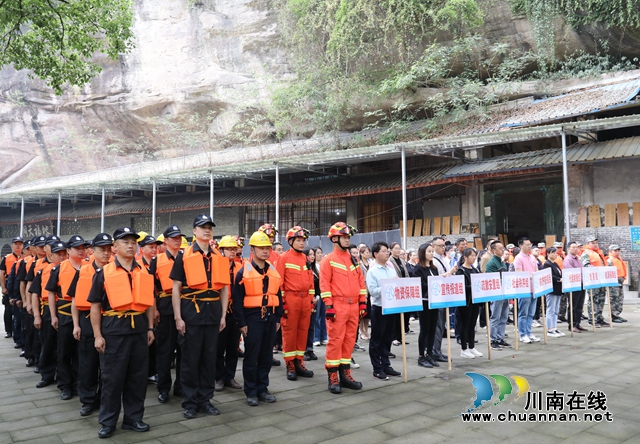 未雨綢繆，以練備戰(zhàn)！龍馬潭區(qū)羅漢街道舉行防洪防汛應(yīng)急救援演練(圖2)