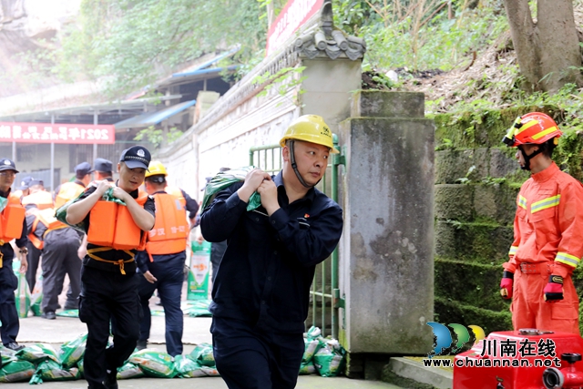 未雨綢繆，以練備戰(zhàn)！龍馬潭區(qū)羅漢街道舉行防洪防汛應(yīng)急救援演練(圖3)