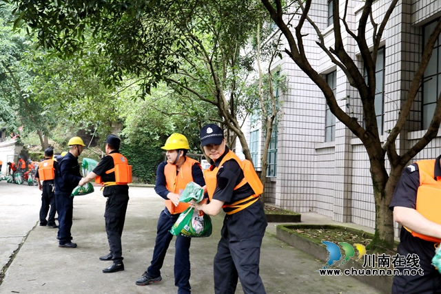 未雨綢繆，以練備戰(zhàn)！龍馬潭區(qū)羅漢街道舉行防洪防汛應(yīng)急救援演練(圖5)