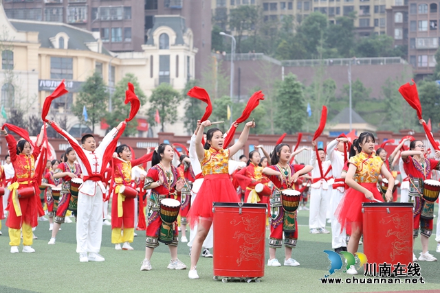 龍馬潭這場8000余名師生參與的活動，讓全國知名專家數(shù)度哽咽！(圖4)