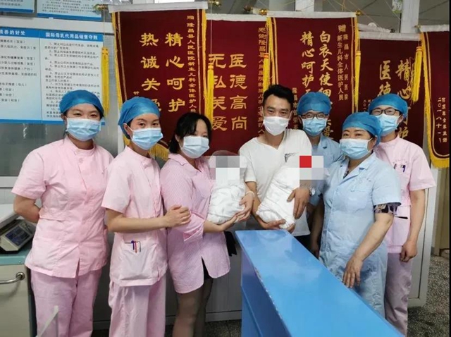 生命“闖關”！隆昌這家醫(yī)院拯救了一對龍鳳胎早產兒(圖1)