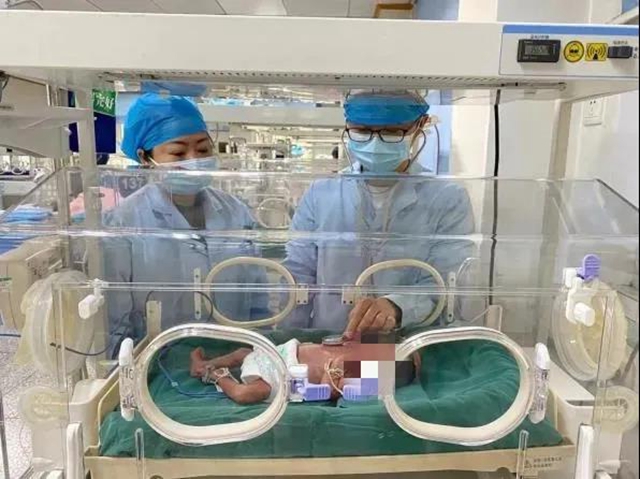 生命“闖關”！隆昌這家醫(yī)院拯救了一對龍鳳胎早產兒(圖4)