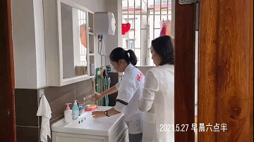 嫌醫(yī)生態(tài)度不好，她就自己當醫(yī)生！還成了醫(yī)學(xué)博士(圖1)
