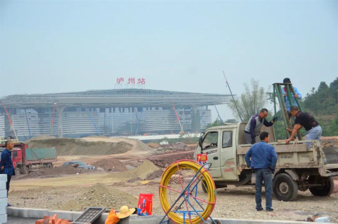 瀘州高鐵站周邊配套市政道路進(jìn)入后期施工(圖2)
