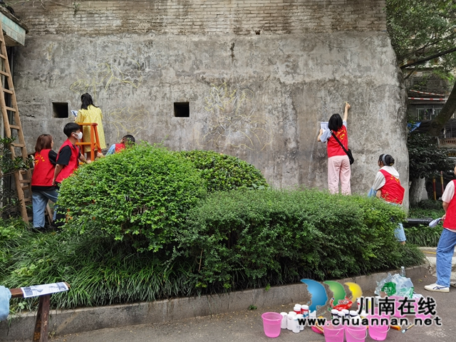 江陽(yáng)區(qū)大山坪街道麻柳灣社區(qū)開展老舊小區(qū)墻體彩繪志愿服務(wù)活動(dòng)(圖4)