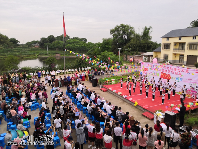 六一節(jié)特稿∣三省兒童畫熊貓，萬千大愛匯安民(圖1)