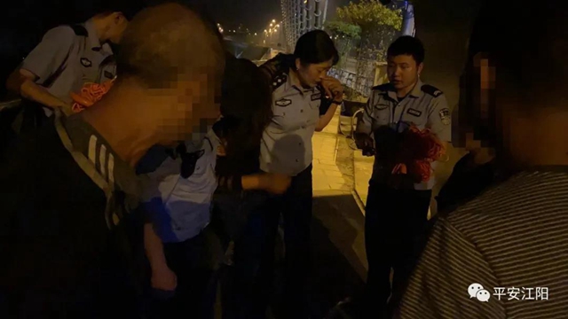 不要放！ 凌晨的瀘州國窖大橋上，他們死死抓住她的手……(圖6)