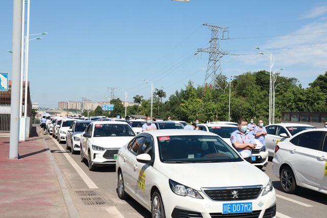 瀘州主城區(qū)：120輛高考免費“愛心車”集結(jié)完畢！(圖2)