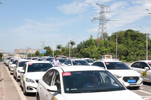 瀘州主城區(qū)：120輛高考免費“愛心車”集結(jié)完畢！(圖4)