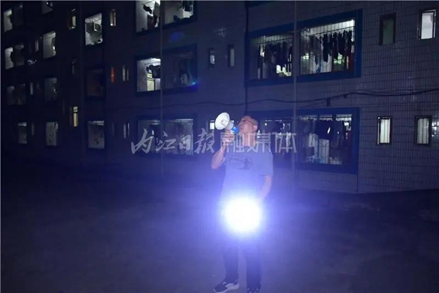 千余名學(xué)生赴考，66輛專車護(hù)航，內(nèi)江“毛坦廠”中學(xué)迎來(lái)高考(圖8)