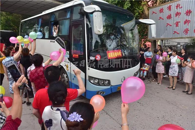 千余名學(xué)生赴考，66輛專車護(hù)航，內(nèi)江“毛坦廠”中學(xué)迎來(lái)高考(圖11)
