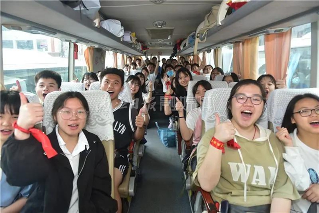 千余名學(xué)生赴考，66輛專車護(hù)航，內(nèi)江“毛坦廠”中學(xué)迎來(lái)高考(圖16)
