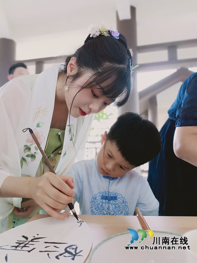 納溪：著漢服、吃粽子、品茗茶……一場在網(wǎng)紅公園的端午傳統(tǒng)文化體驗活動點燃“國潮熱”(圖3)