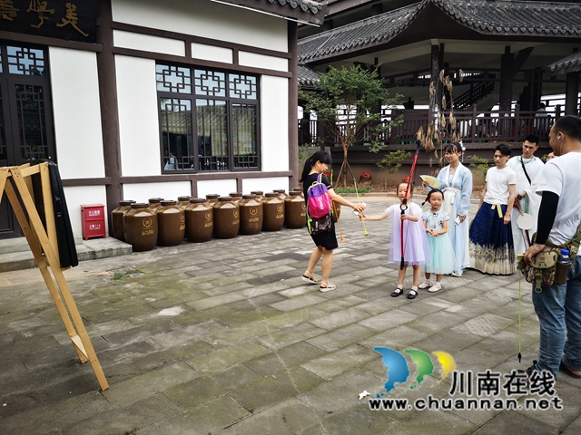 納溪：著漢服、吃粽子、品茗茶……一場在網(wǎng)紅公園的端午傳統(tǒng)文化體驗活動點燃“國潮熱”(圖5)