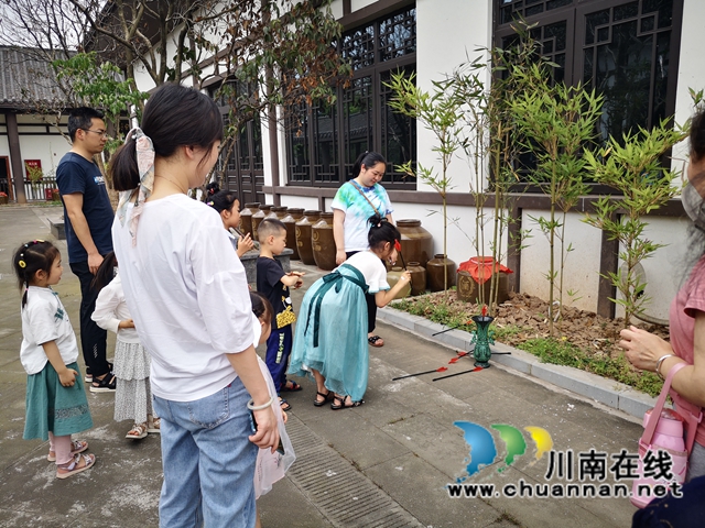納溪：著漢服、吃粽子、品茗茶……一場在網(wǎng)紅公園的端午傳統(tǒng)文化體驗活動點燃“國潮熱”(圖4)
