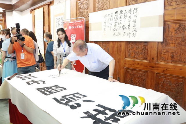 書(shū)畫(huà)逢酒 筆墨飄香丨川中南七市老年書(shū)畫(huà)聯(lián)展會(huì)議代表采風(fēng)沈子國(guó)酒莊(圖19)