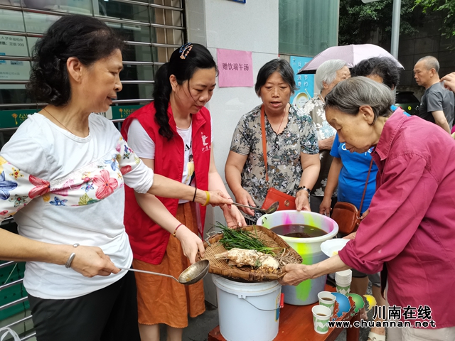 納溪：小城大愛(ài)端午湯，端午情濃藥飄香(圖1)