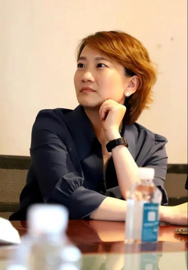 樊登《可復(fù)制的領(lǐng)導(dǎo)力》“醫(yī)院行業(yè)版”戰(zhàn)略合作授牌儀式在瀘州福欣醫(yī)院舉行(圖4)