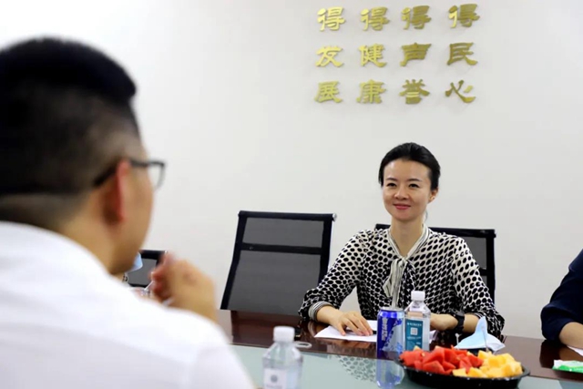 樊登《可復(fù)制的領(lǐng)導(dǎo)力》“醫(yī)院行業(yè)版”戰(zhàn)略合作授牌儀式在瀘州福欣醫(yī)院舉行(圖7)