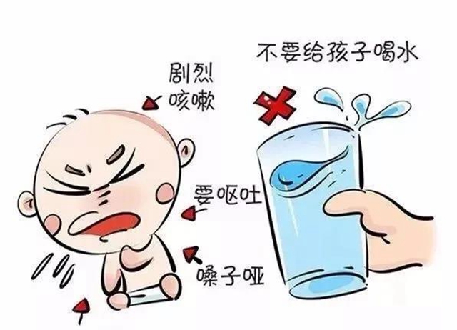 【驚險(xiǎn)】瀘州3歲熊孩子吞下硬幣，帥氣男醫(yī)生跪地取出！(圖10)