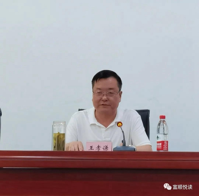 富順籍著名作家王孝謙文學(xué)講座在自貢市圖書館舉行