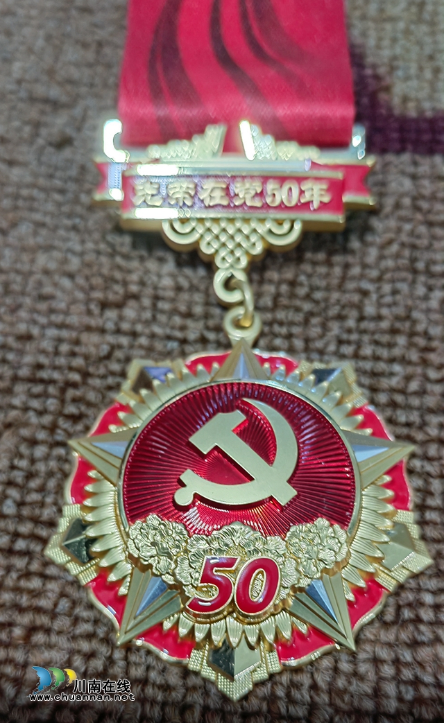 瀘州58年黨齡黨員唐賢友：紅色基因代代傳，四世同堂家庭樹寫紅色家風(fēng)(圖2)
